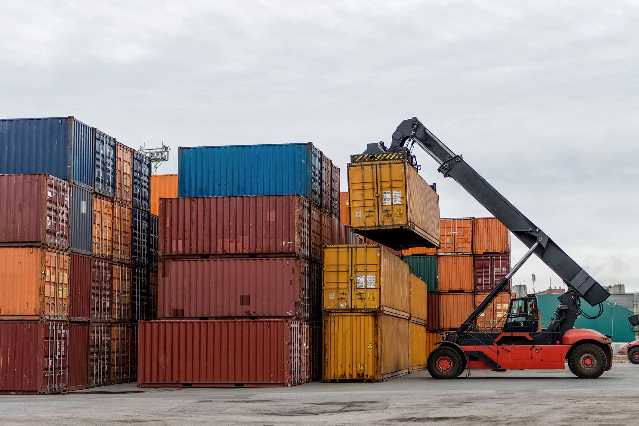 Qual é o custo do transporte de contêineres da China para os EUA?